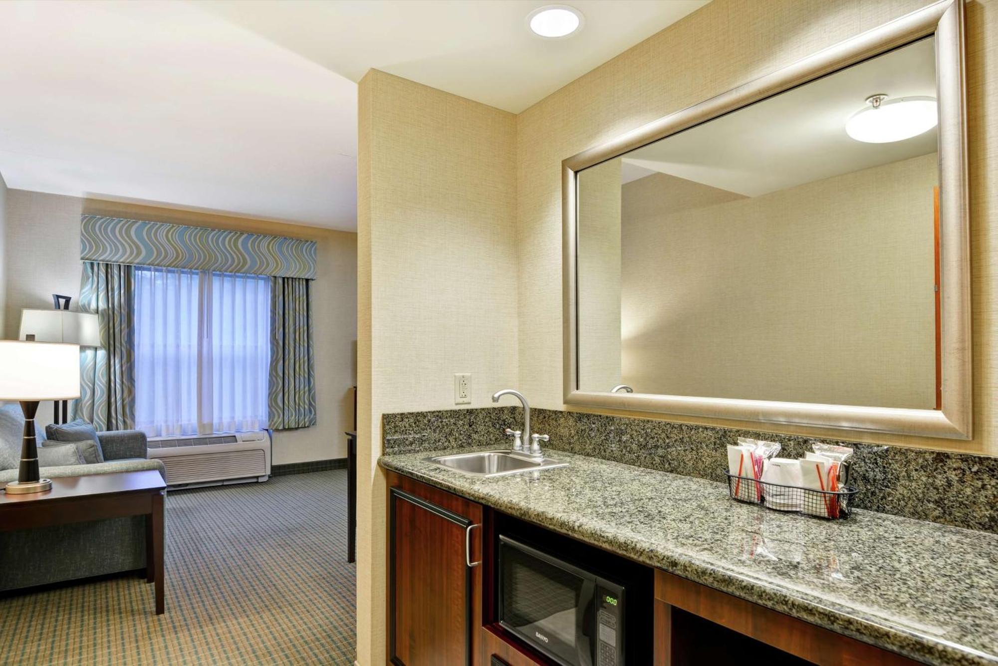 Hampton Inn & Suites Wilkes-Barre Bagian luar foto