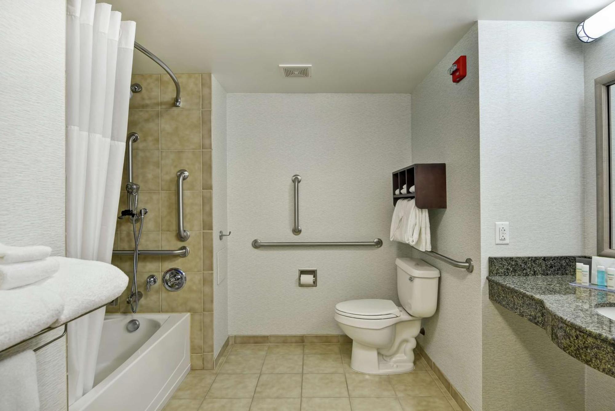 Hampton Inn & Suites Wilkes-Barre Bagian luar foto