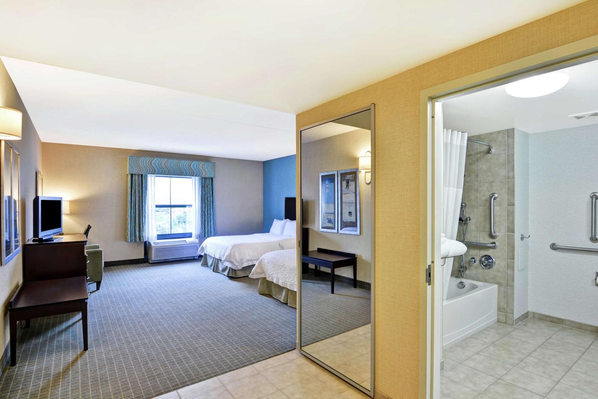 Hampton Inn & Suites Wilkes-Barre Bagian luar foto