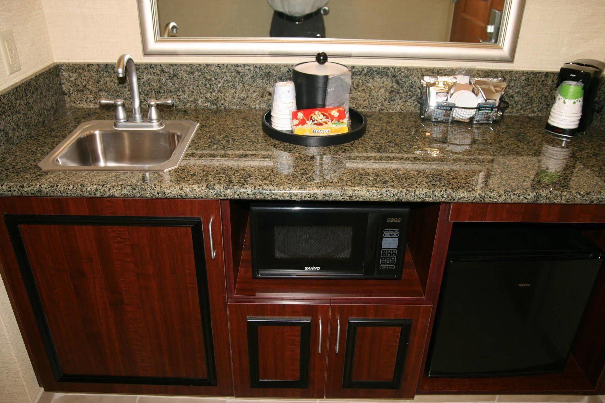 Hampton Inn & Suites Wilkes-Barre Bagian luar foto